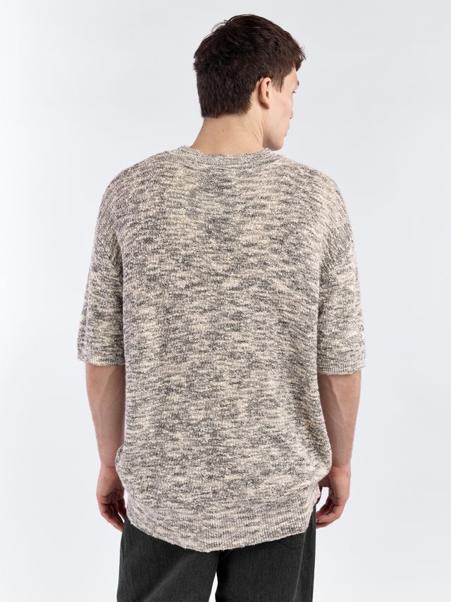 Футболка из вязанного трикотажа