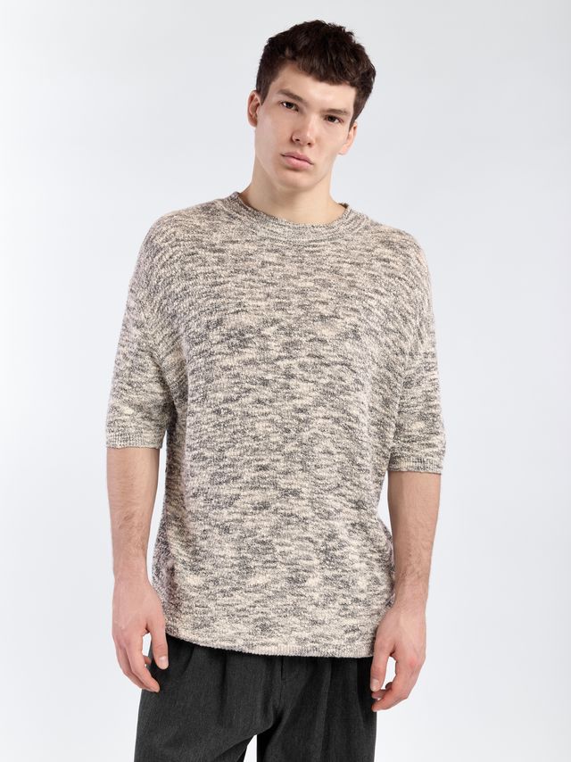 Футболка из вязанного трикотажа