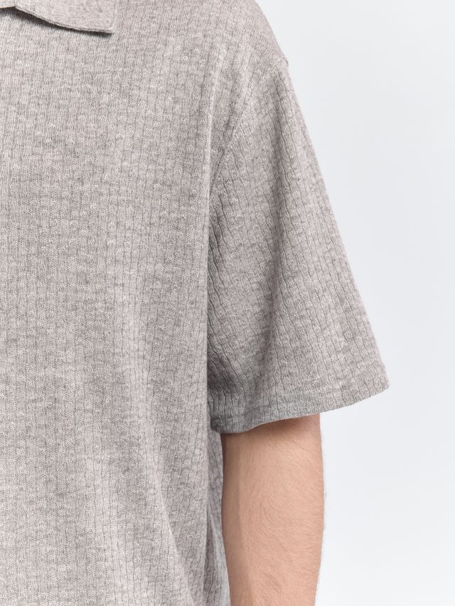 Поло с акцентной пуговицей