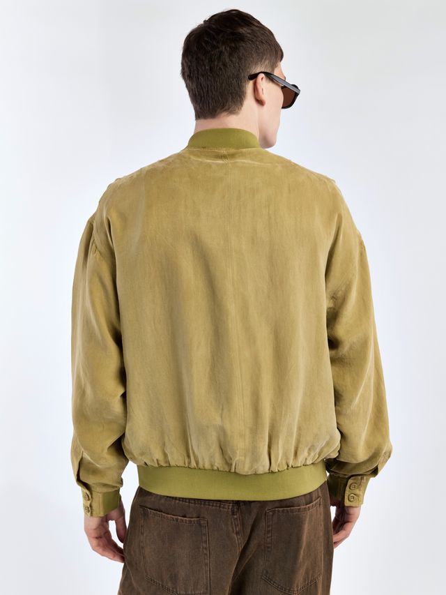 Бомбер из лиоцелла с велюровым эффектом