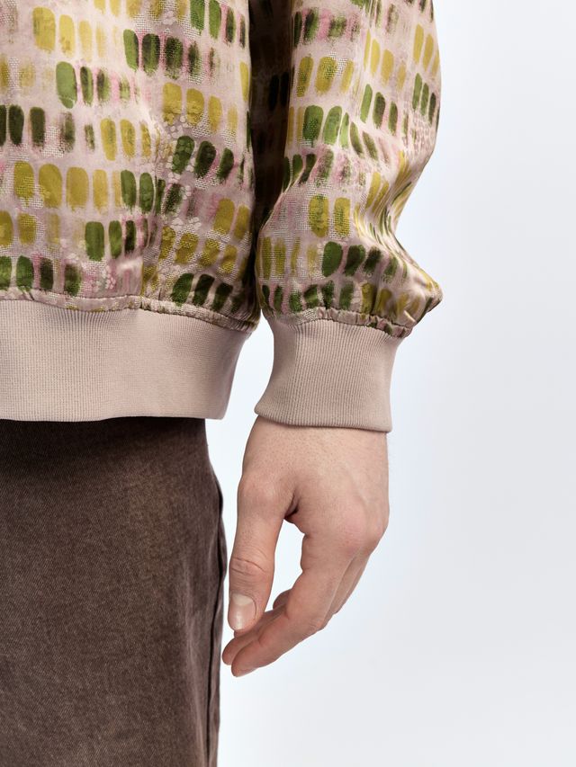 Бомбер из атласа с цветочным принтом