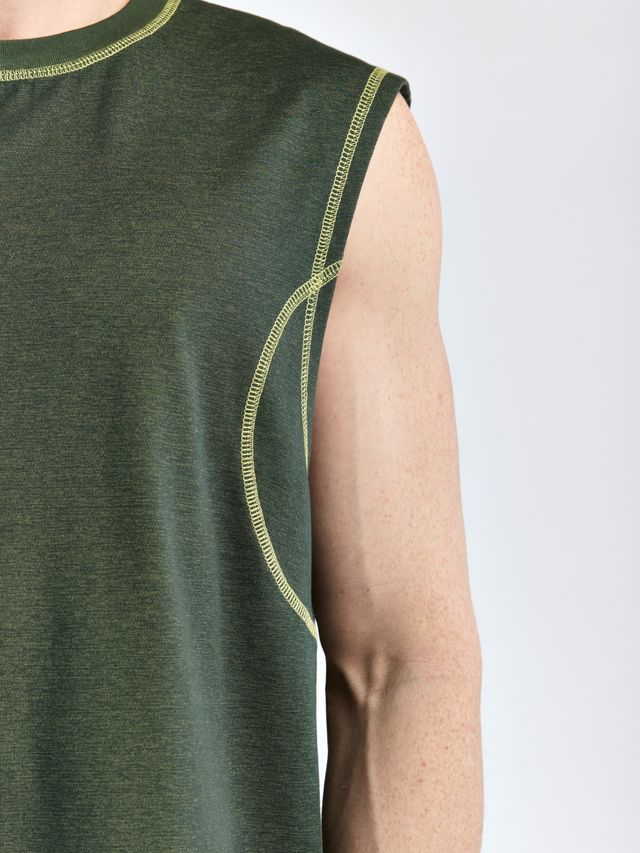 Майка с контрастными швами
