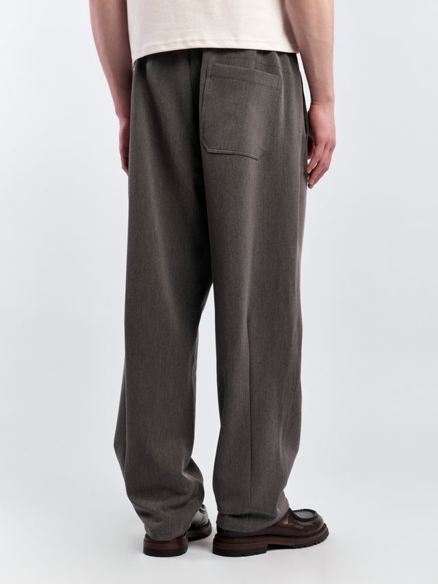 Классические зауженные брюки на резинке