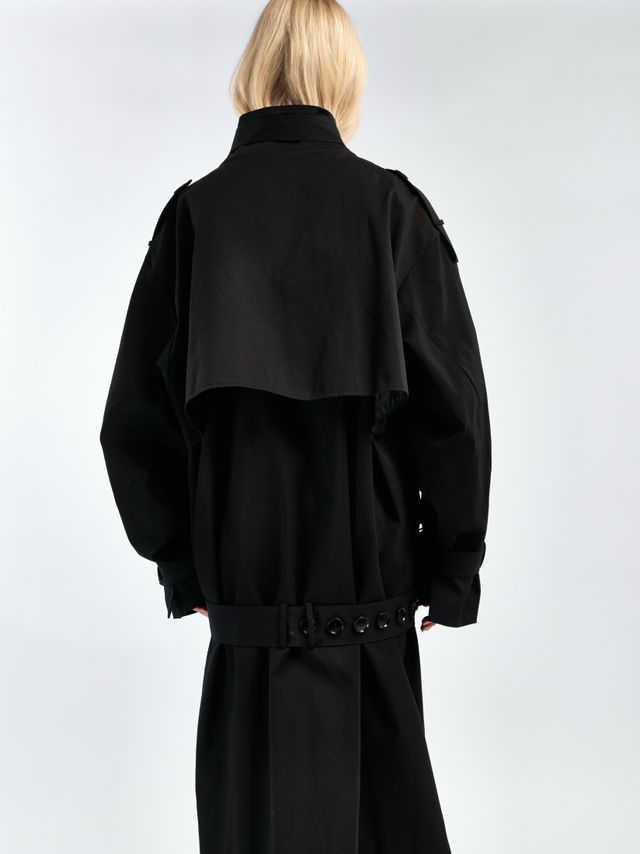 Асимметричный тренч с заниженным поясом