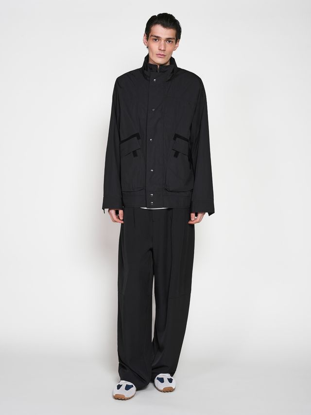 Легкая куртка с воротом стойка