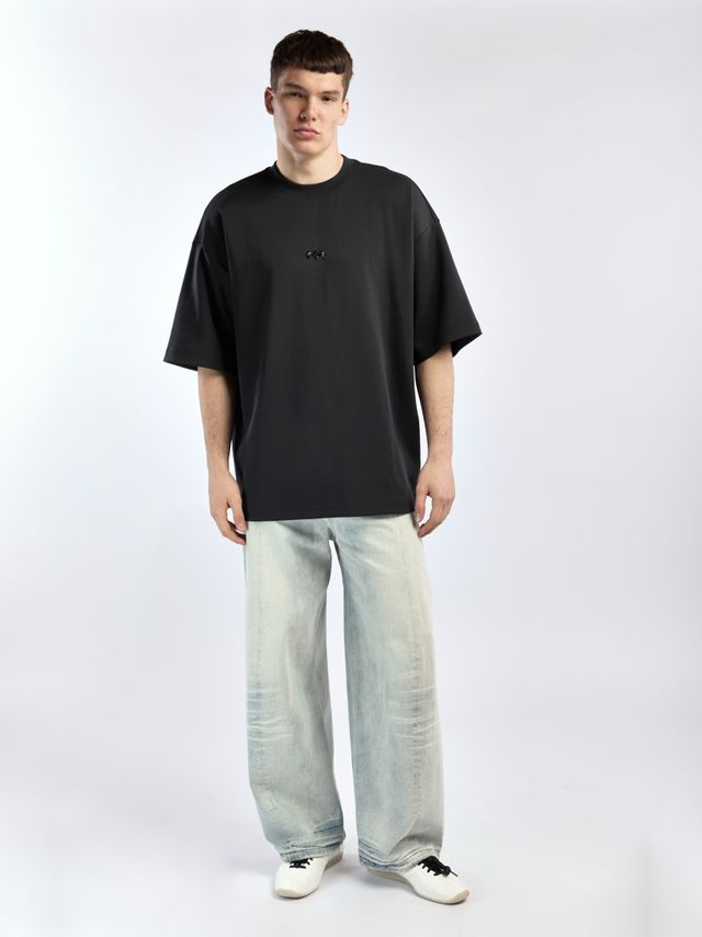 Футболка с вышивкой из камней