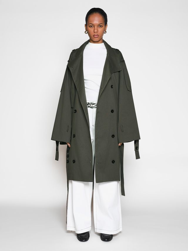Асимметричный тренч с заниженным поясом
