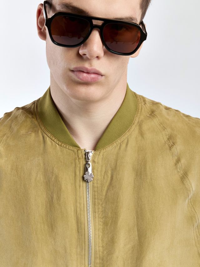 Бомбер из лиоцелла с велюровым эффектом