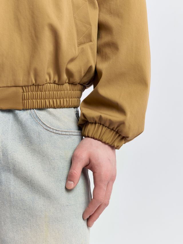 Куртка с воротником-стойкой укороченного кроя