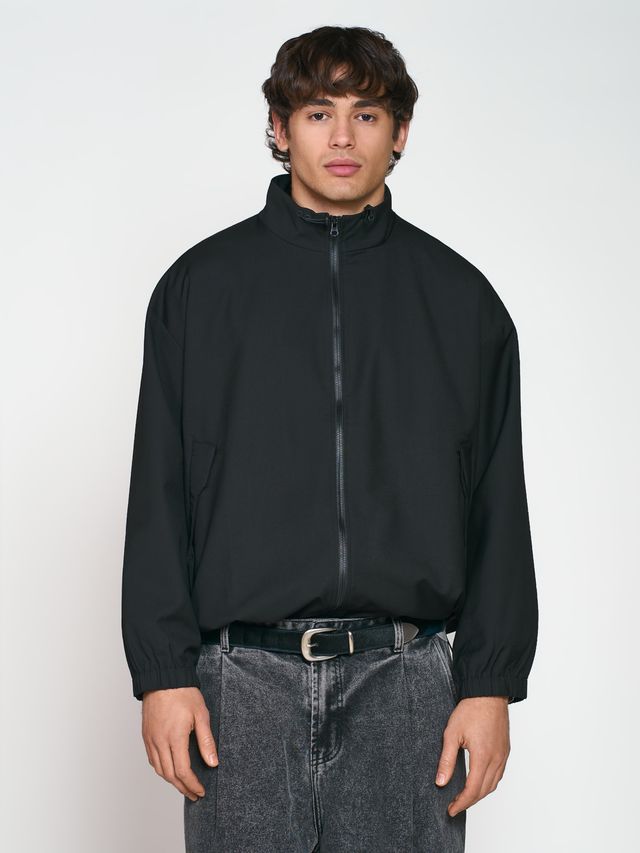 Ветровка с кулисками на воротнике