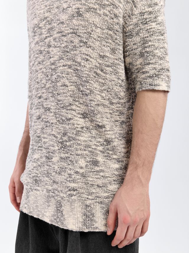 Футболка из вязанного трикотажа