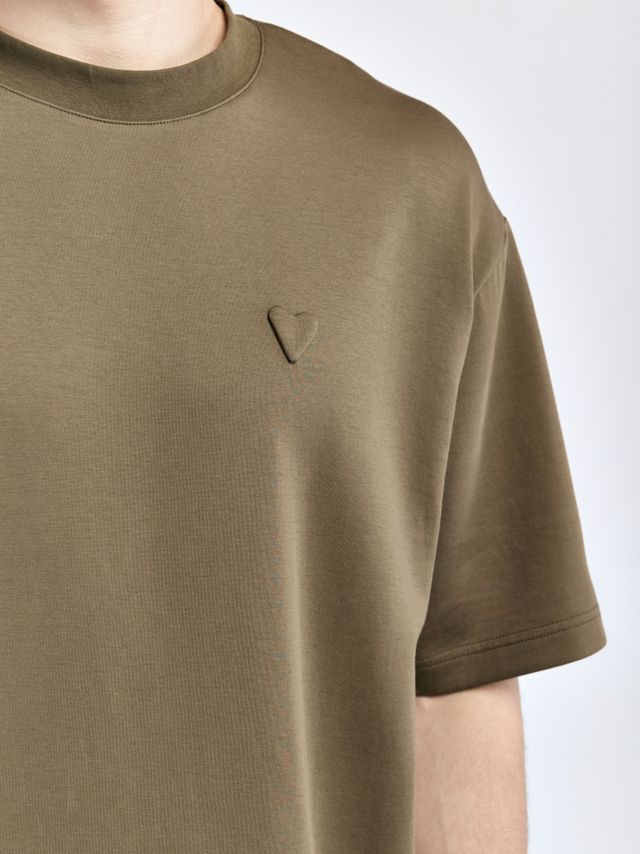 Футболка с нашивкой в виде сердца