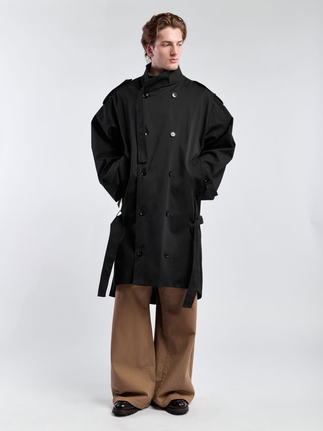 Асимметричный тренч с заниженным поясом