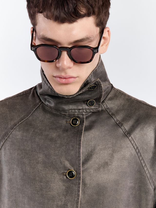 Плащ с имитацией кожи