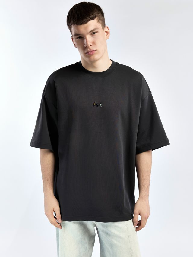 Футболка с вышивкой из камней