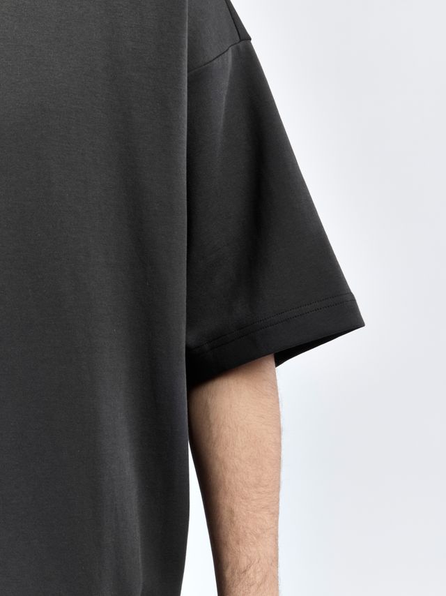 Футболка с вышивкой из камней