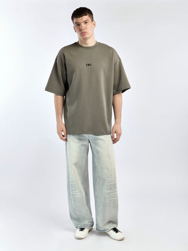 Футболка с вышивкой из камней