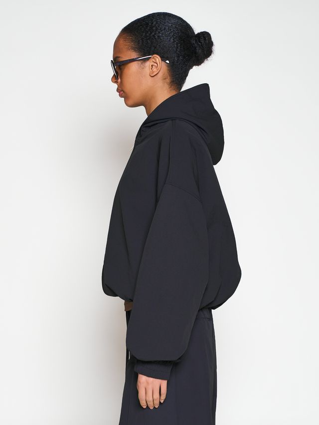 Ветровка с капюшоном