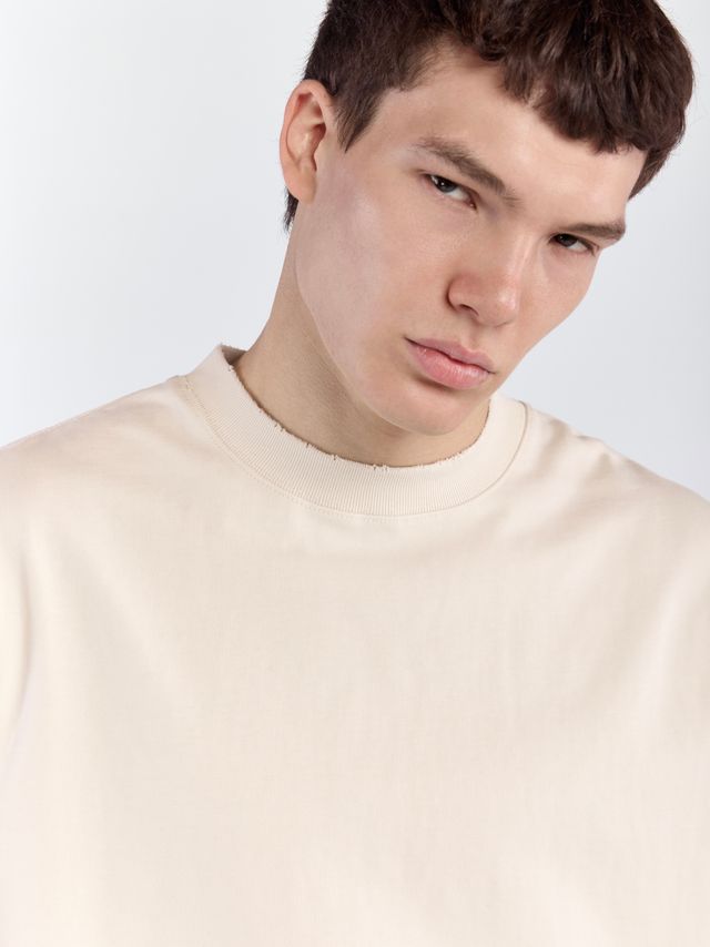 Футболка с необработанным краем из плотного хлопка