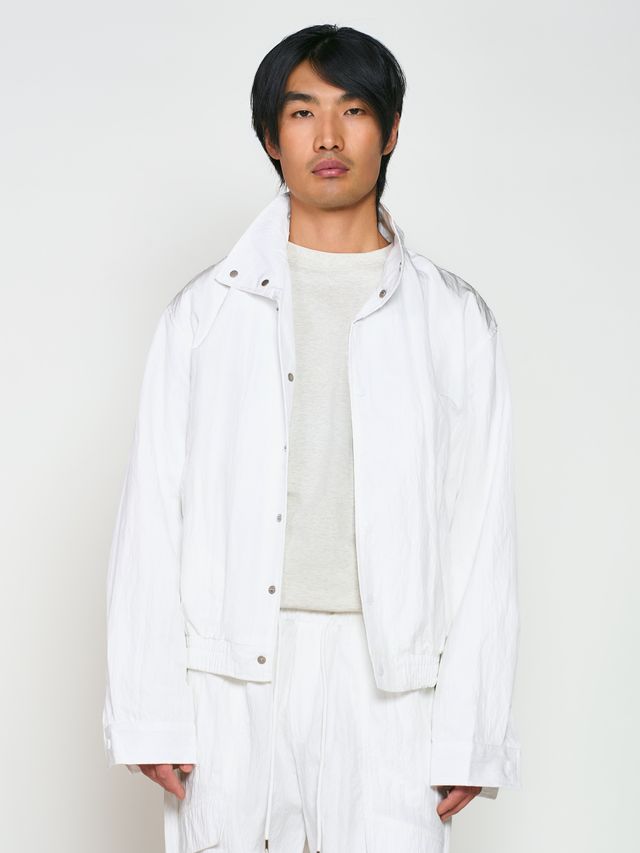 Ветровка из жатой ткани с воротником-стойкой