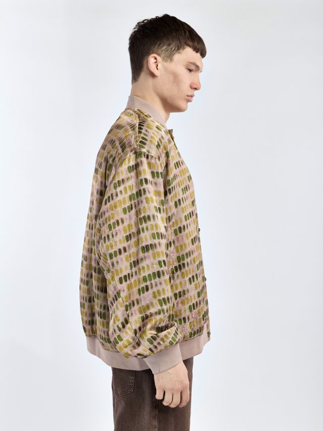 Бомбер из атласа с цветочным принтом