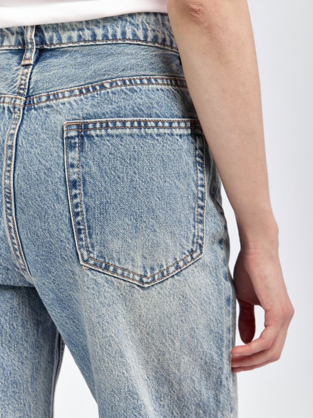 Джинсы прямого силуэта в винтажно стиле