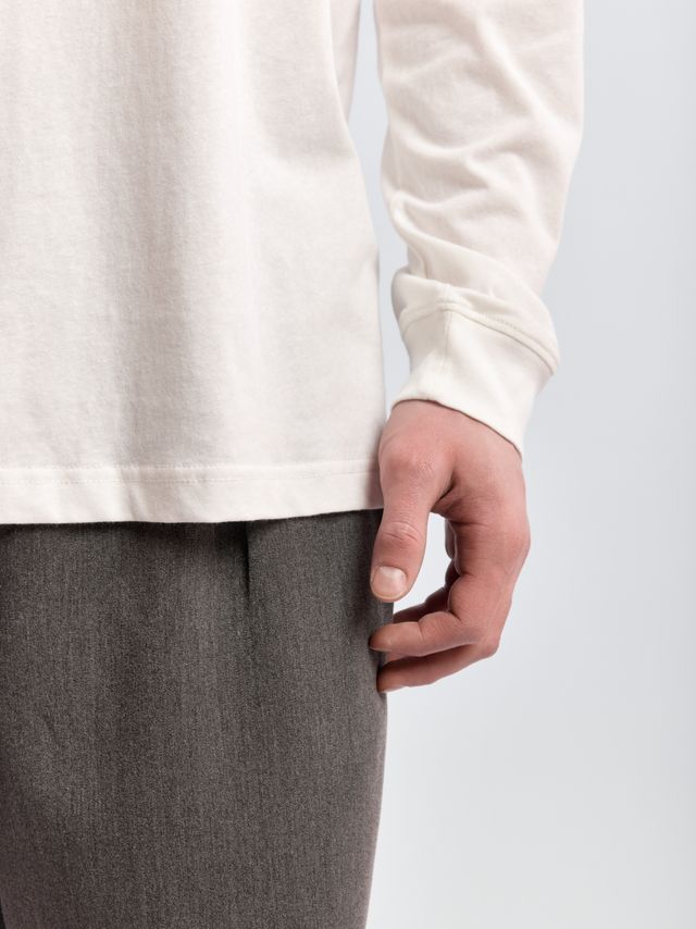 Лонгслив с манжетами из струящейся ткани